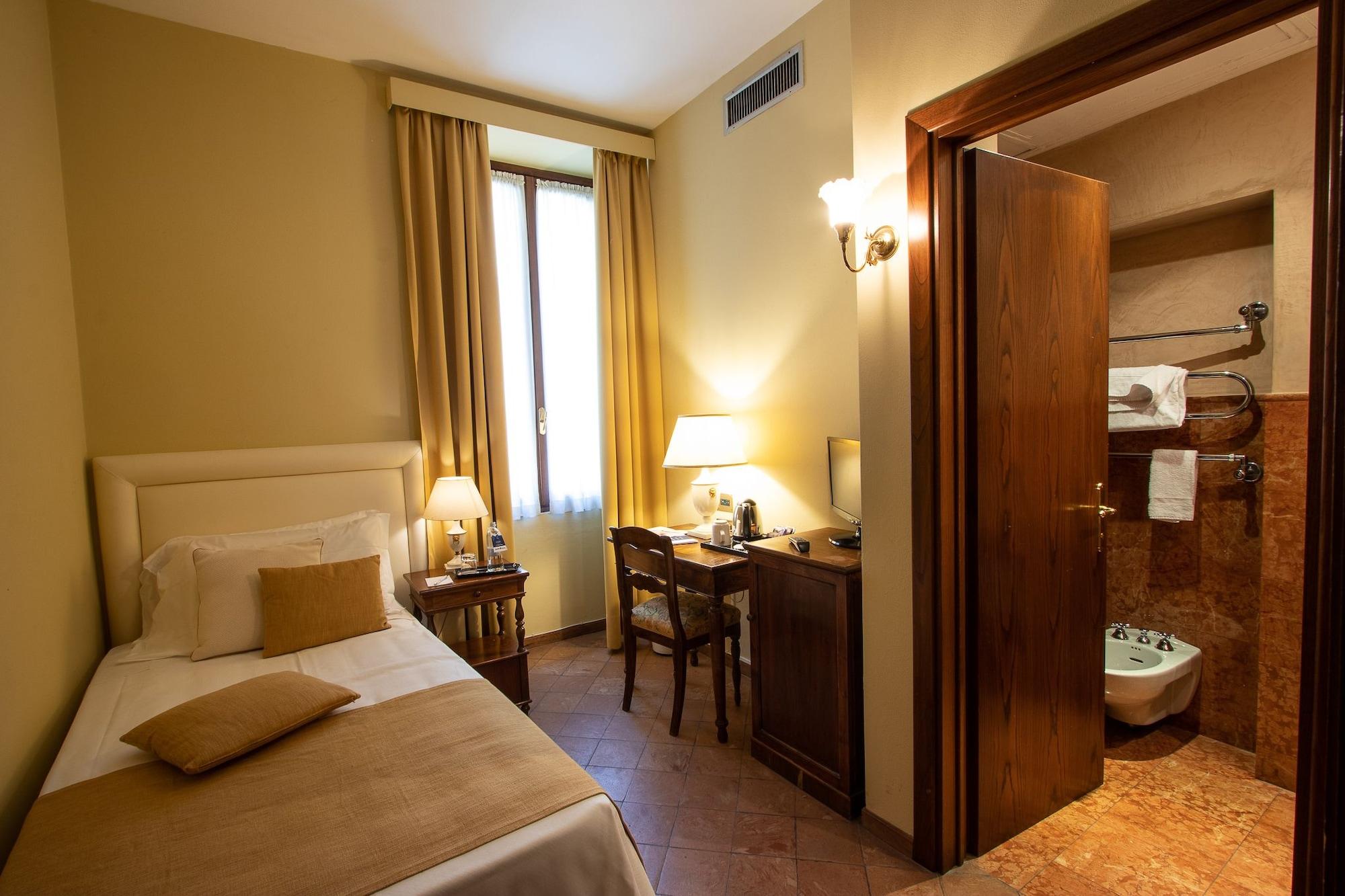 Albergo Le Due Corti Комо Екстер'єр фото