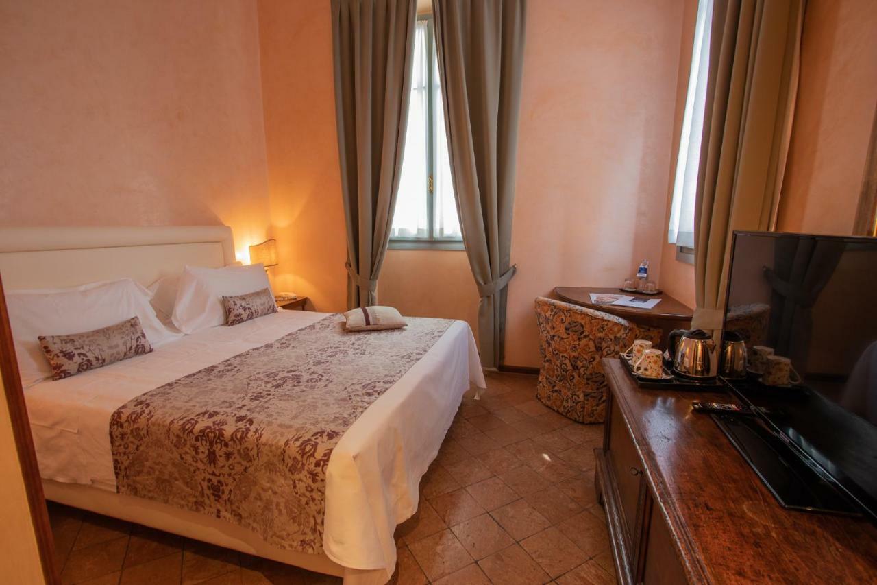 Albergo Le Due Corti Комо Екстер'єр фото