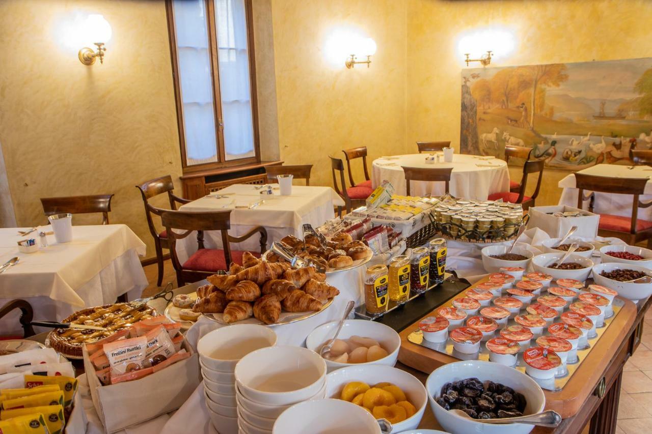 Albergo Le Due Corti Комо Екстер'єр фото